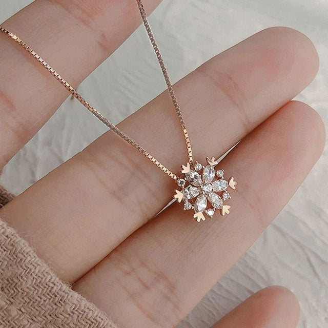Crystal necklace with sparkling snowflake in gold and silver