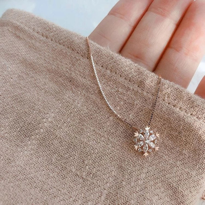 Crystal necklace with sparkling snowflake in gold and silver