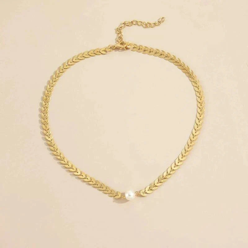 Greek Necklace with Pearl in Gold